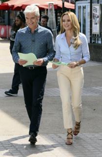 Amanda Holden feet photo thumbnail