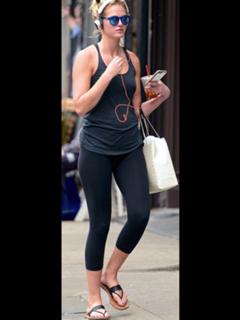 Erin Heatherton feet photo thumbnail