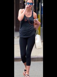 Erin Heatherton feet photo thumbnail