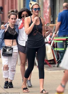 Erin Heatherton feet photo thumbnail