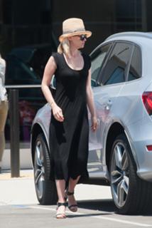 January Jones feet photo thumbnail