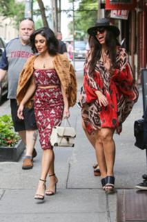 Vanessa Hudgens feet photo thumbnail