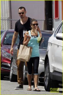 Lea Michele feet photo thumbnail