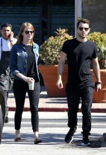 Emma Stone feet photo thumbnail