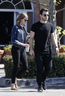 Emma Stone feet photo thumbnail