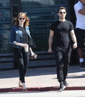 Emma Stone feet photo thumbnail
