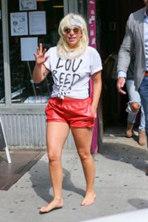 Lady Gaga feet photo thumbnail
