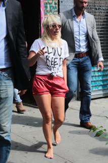 Lady Gaga feet photo thumbnail