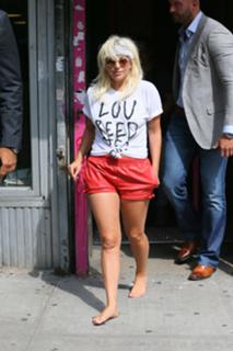 Lady Gaga feet photo thumbnail