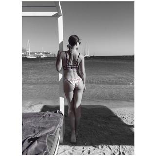 Athina Oikonomakou feet photo thumbnail