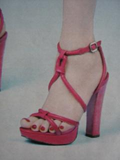 Mariana Ximenes feet photo thumbnail
