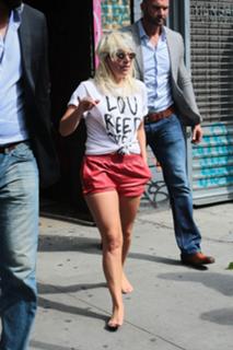 Lady Gaga feet photo thumbnail