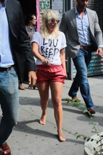 Lady Gaga feet photo thumbnail