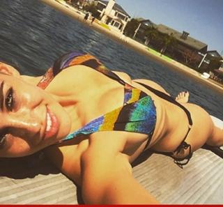 Jessica Lowndes feet photo thumbnail