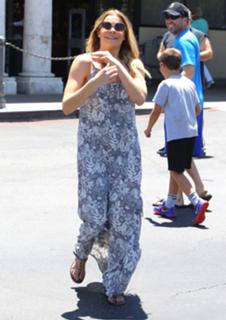 LeAnn Rimes feet photo thumbnail