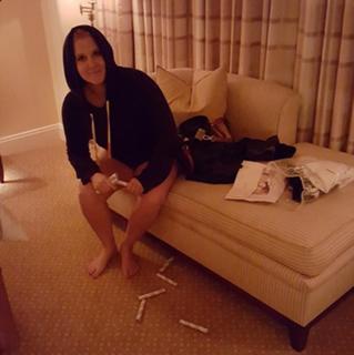 Amy Schumer feet photo thumbnail