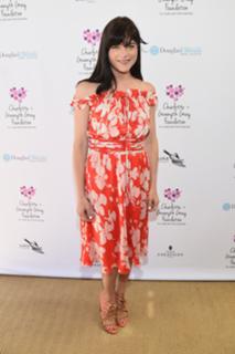 Selma Blair feet photo thumbnail