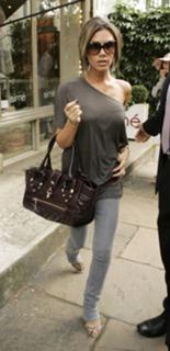 Victoria Beckham feet photo thumbnail