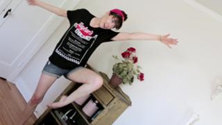Brittani Taylor feet photo thumbnail