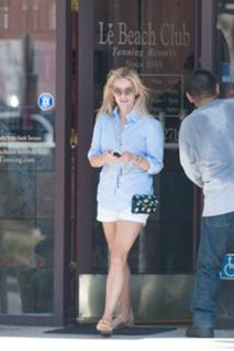 Reese Witherspoon feet photo thumbnail