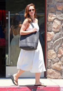 Minka Kelly feet photo thumbnail