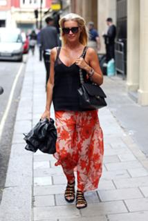 Denise Van Outen feet photo thumbnail