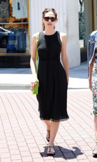 Emmy Rossum feet photo thumbnail