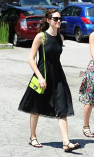 Emmy Rossum feet photo thumbnail