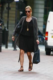 Denise Van Outen feet photo thumbnail