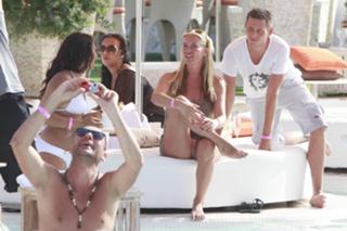 Denise Van Outen feet photo thumbnail