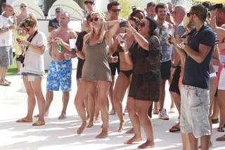 Denise Van Outen feet photo thumbnail