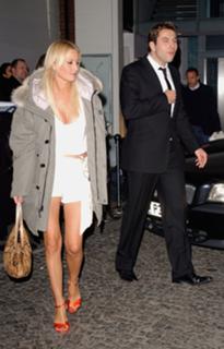 Denise Van Outen feet photo thumbnail