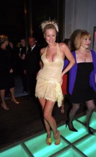 Denise Van Outen feet photo thumbnail