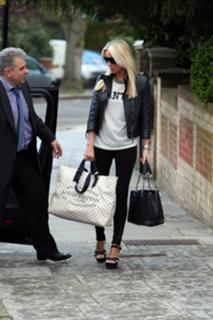 Denise Van Outen feet photo thumbnail