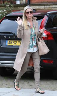 Denise Van Outen feet photo thumbnail