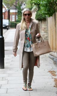 Denise Van Outen feet photo thumbnail