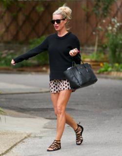 Denise Van Outen feet photo thumbnail