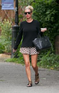 Denise Van Outen feet photo thumbnail