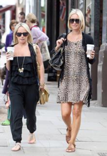 Denise Van Outen feet photo thumbnail
