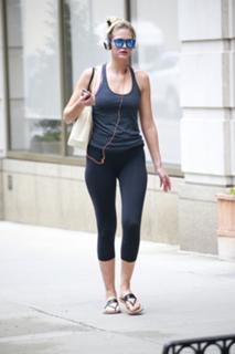 Erin Heatherton feet photo thumbnail