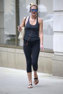 Erin Heatherton feet photo thumbnail