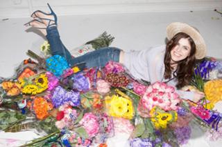 Alexandra Daddario feet photo thumbnail