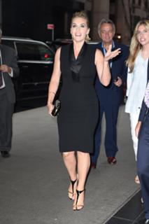 Kate Winslet feet photo thumbnail
