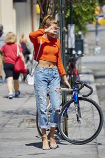 Hailey Bieber feet photo thumbnail