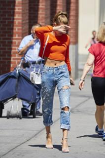 Hailey Bieber feet photo thumbnail