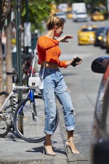 Hailey Bieber feet photo thumbnail