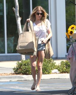 LeAnn Rimes feet photo thumbnail