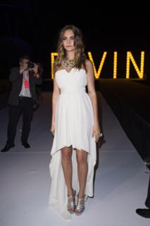 Cara Delevingne feet photo thumbnail