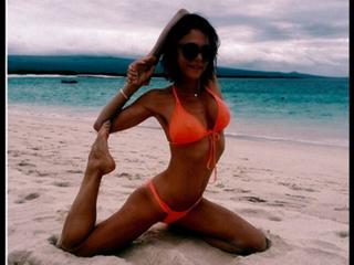 Bethenny Frankel feet photo thumbnail