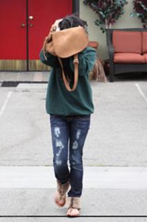 Vanessa Hudgens feet photo thumbnail